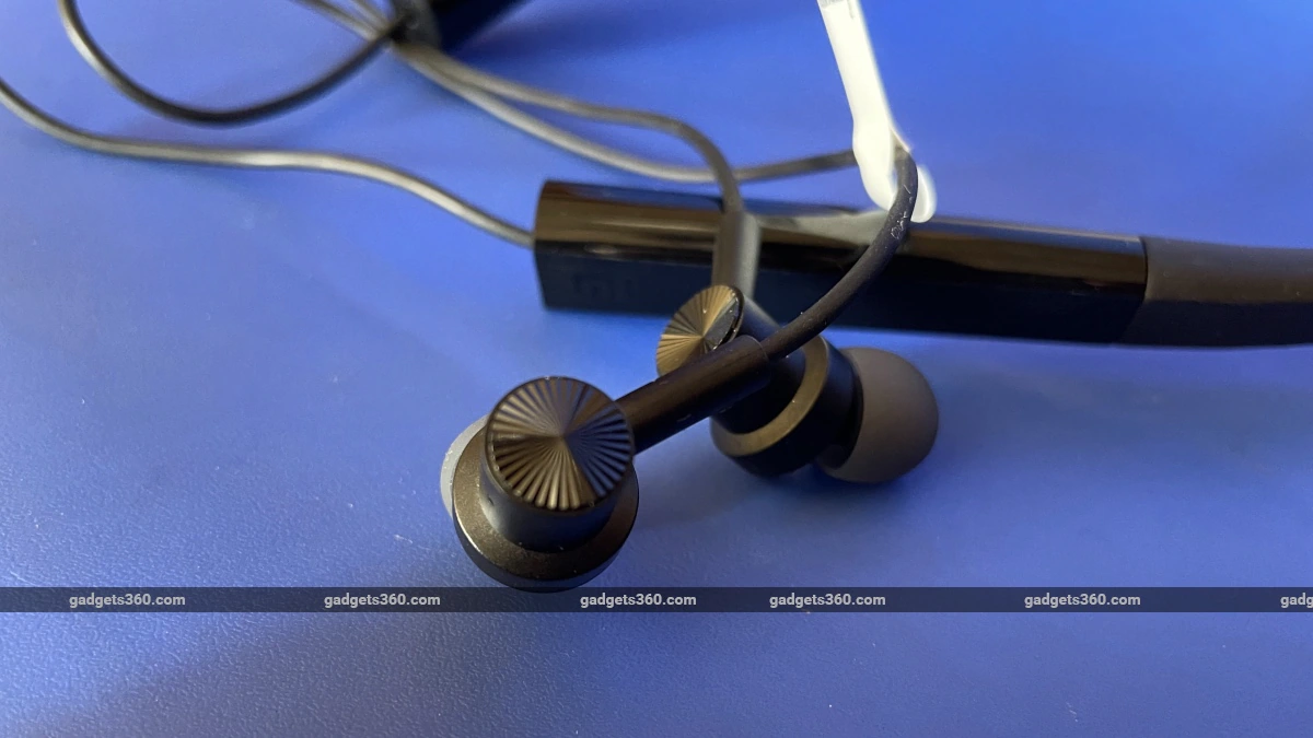 mi neckband bluetooth earphones pro review earpieces 2 Xiaomi  Mi Neckband Bluetooth Earphones Pro