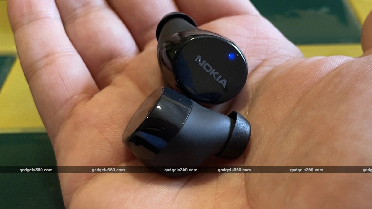 nokia power earbuds lite review hand Nokia