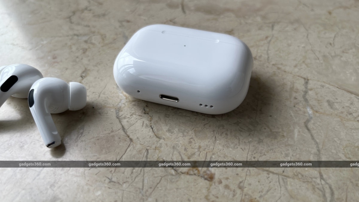 apple airpods pro 2 review case1 Apple